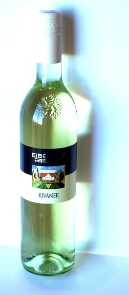 RIVANER (Müller Thurgau) halbtrocken ERNTE 2025 0,75 Liter